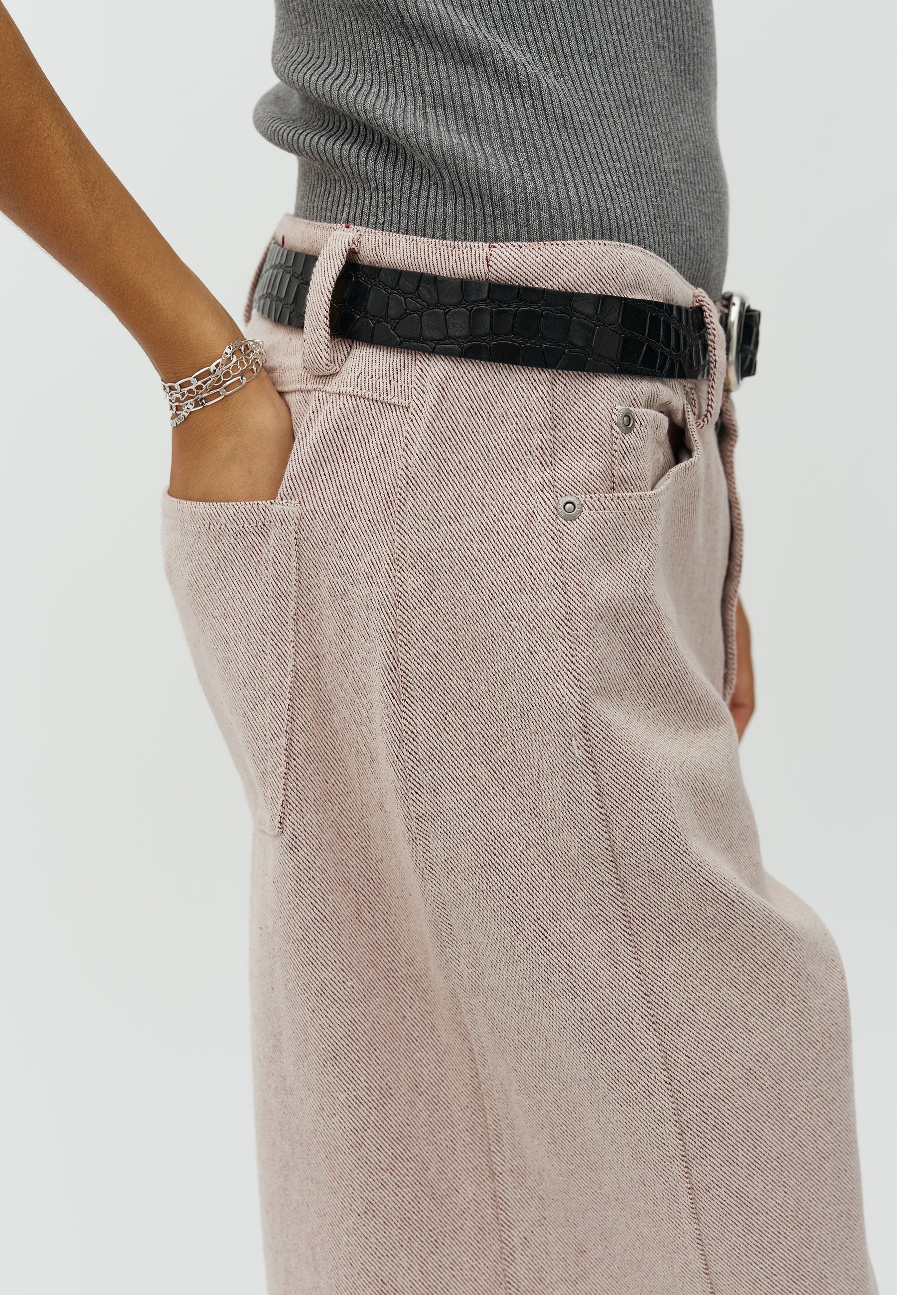 Bowa-M_Light Berry Wash_Model_2