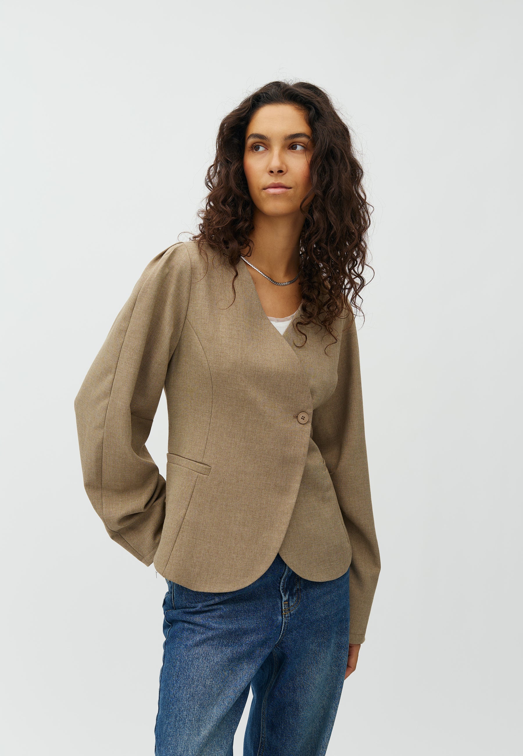 Diane-M_Falcon Melange_Model_1