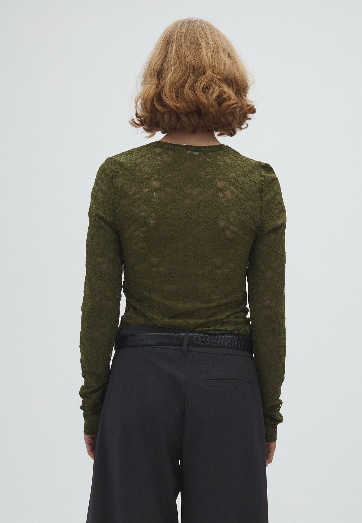 Raine-M_Smoked Olive_Model_3