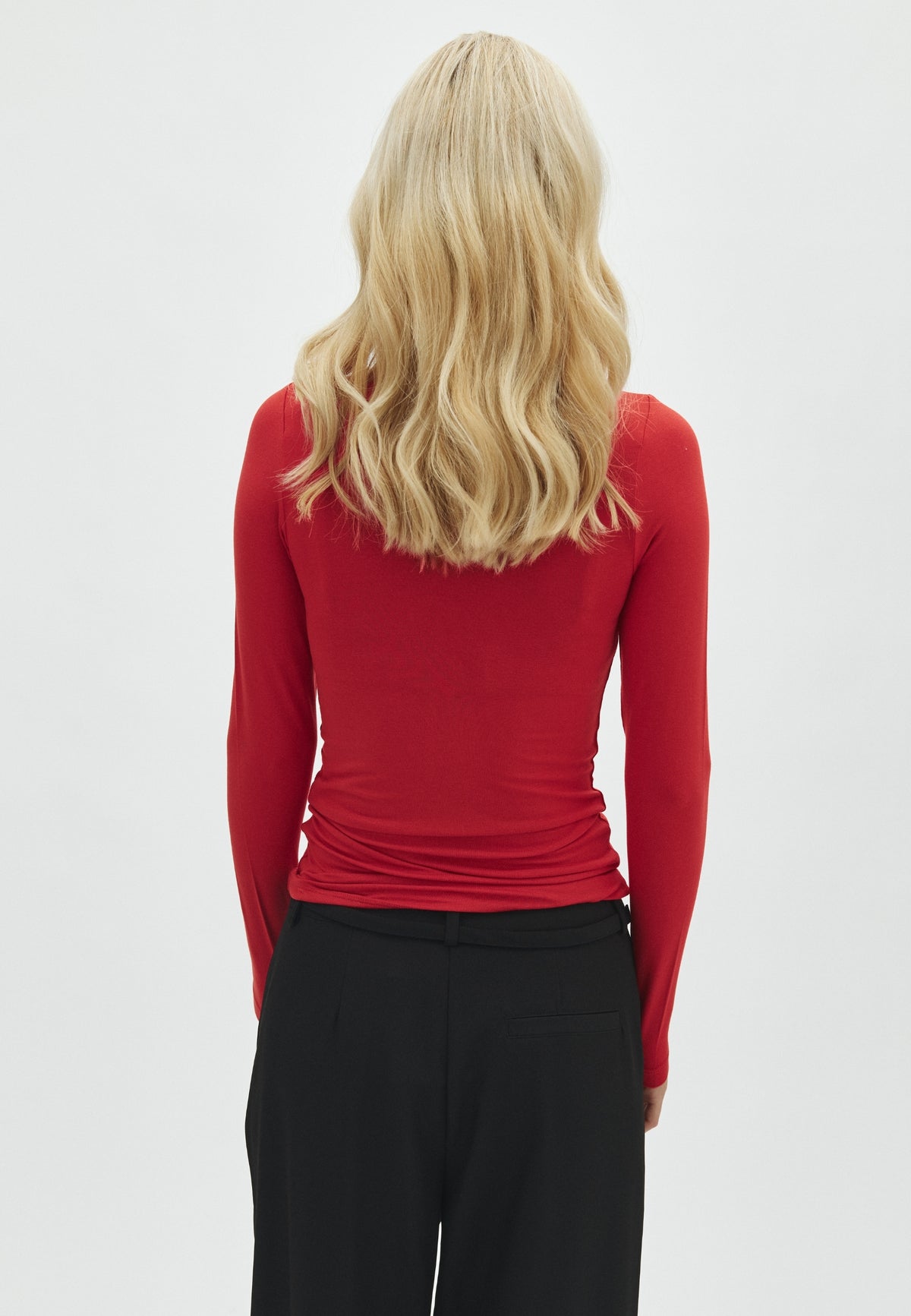Ina_Red Aura_Model_2