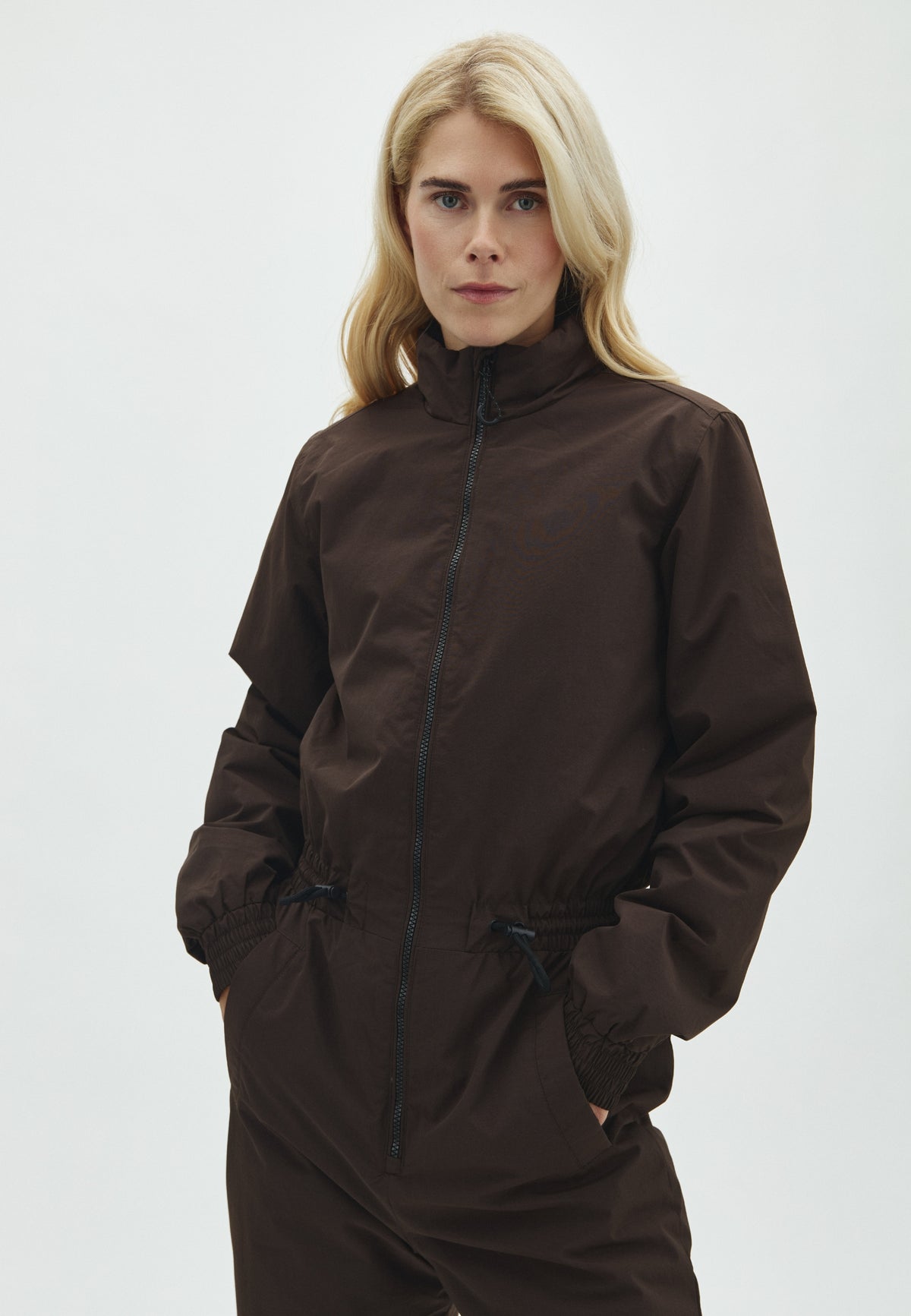 Irissa-M_Dark Coffee_Model_1