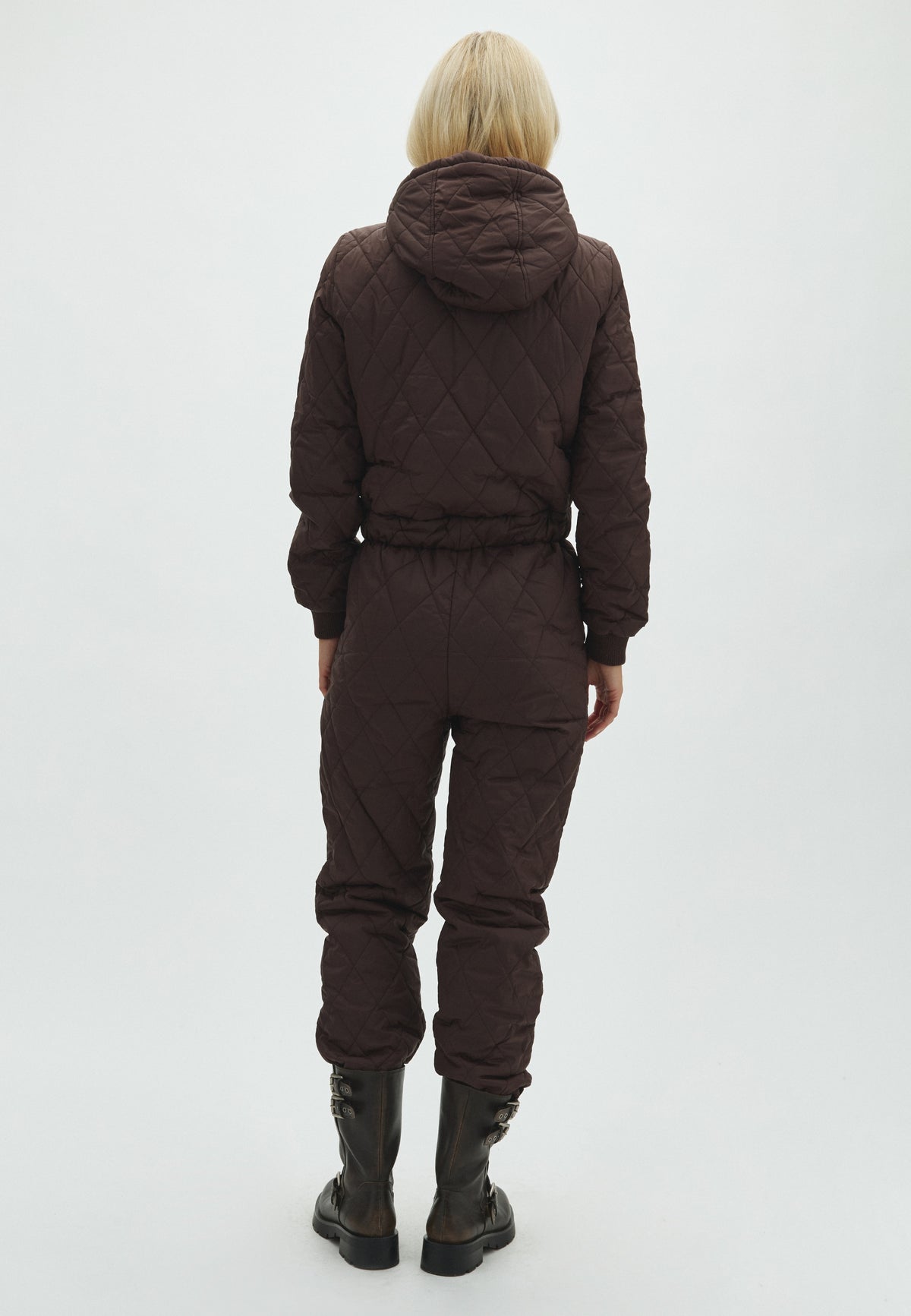 Isolde T-M_Dark Coffee_Model_3