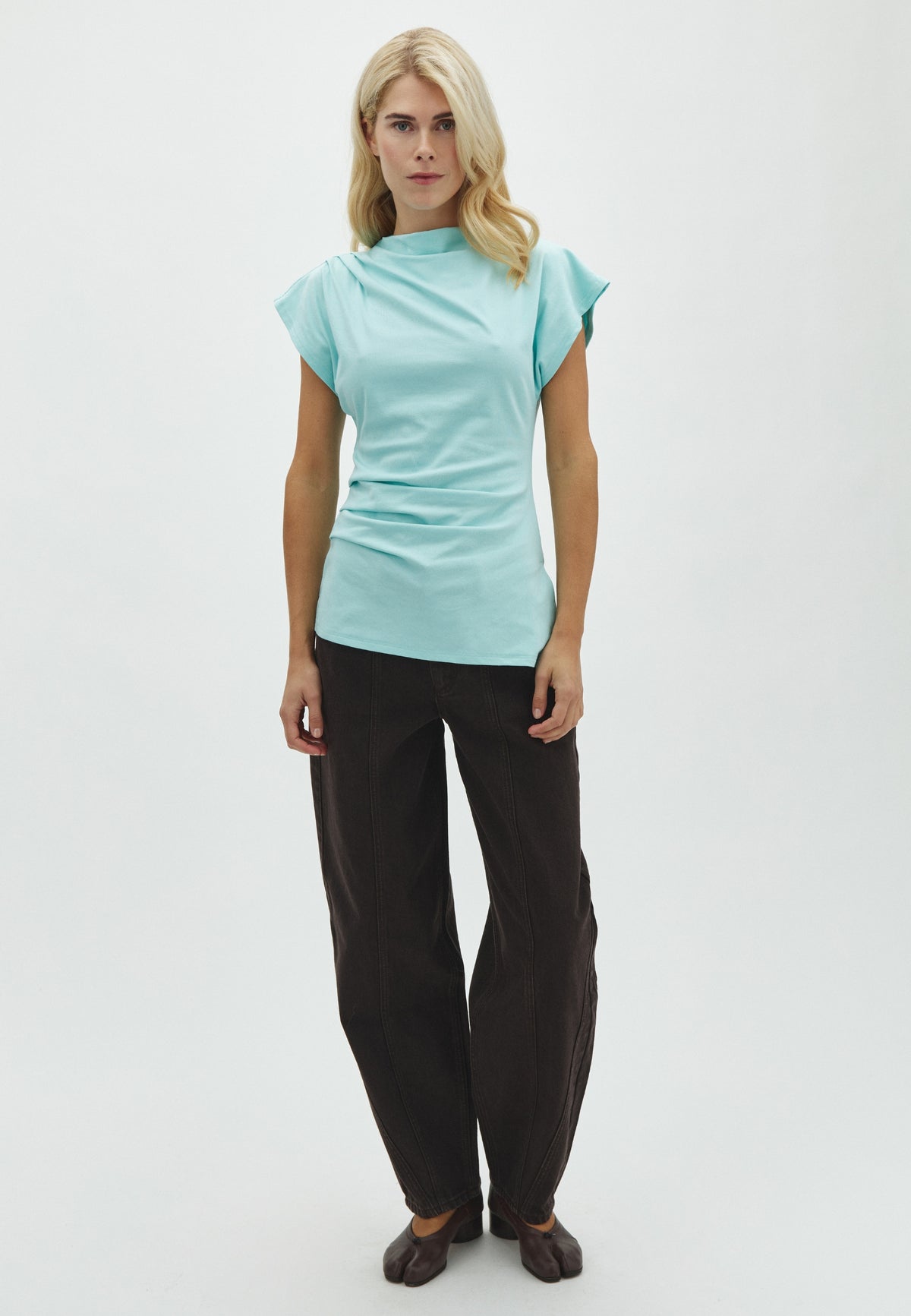 Bria-M_Light Aqua Blue_Model_3