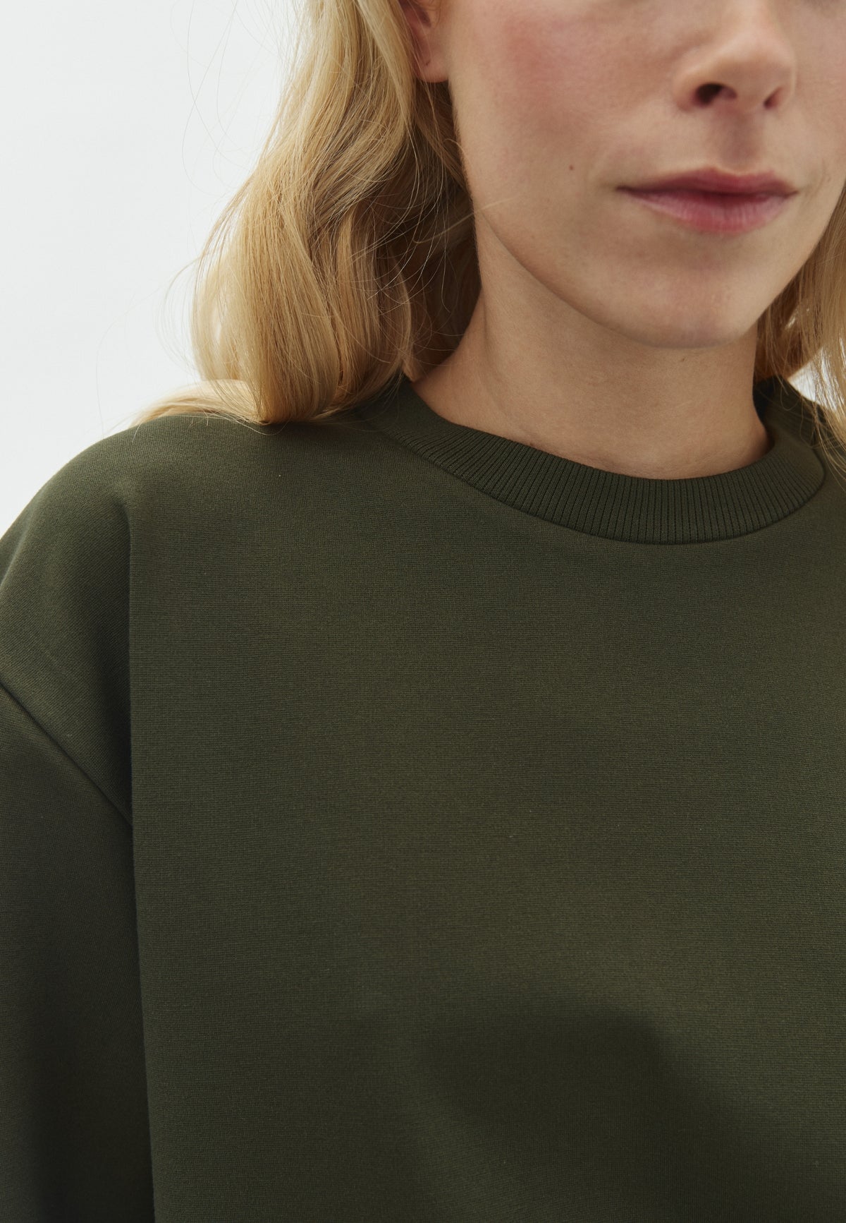 Emrys-M_Warm Olive_Model_1