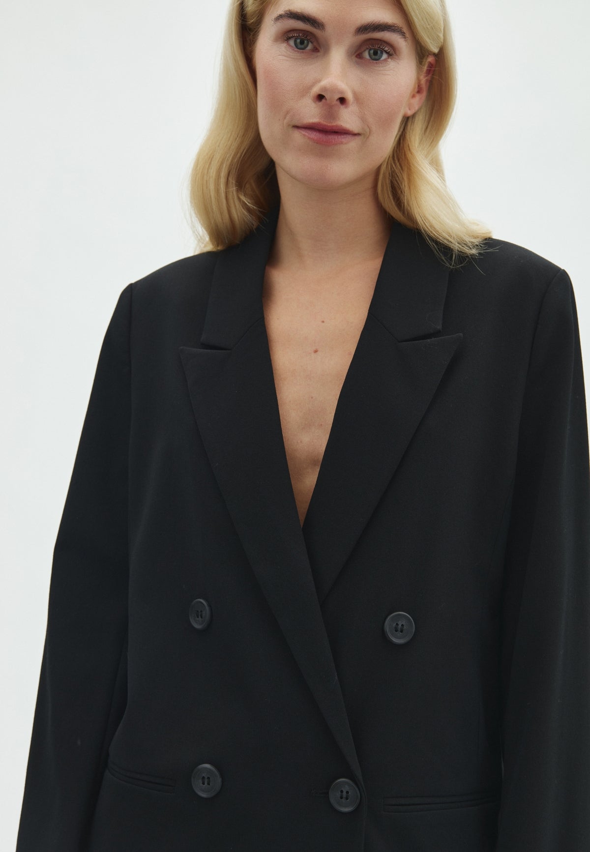 Brennda-M_Black_Model_1