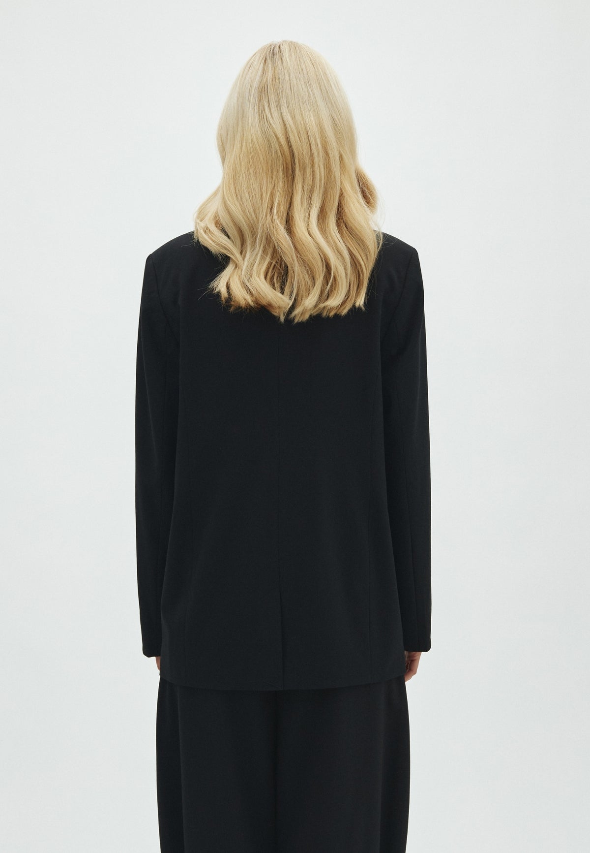 Brennda-M_Black_Model_2